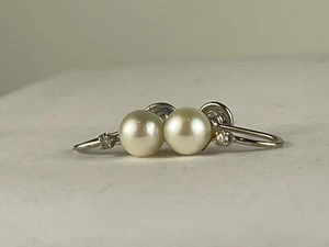 VINTAGE 14K WHITE GOLD 5.5MM WHITE PEARL DIAMOND SCREW EARRINGS - Picture 1 of 2