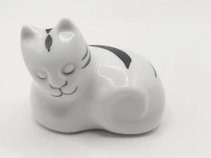 Vtg Highbank Porcelain, Scotland, Sleeping Black & White Striped Cat Figure - Picture 1 of 7