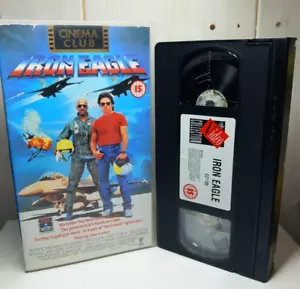 Iron Eagle - Louis Gossett Jr - Jason Gedrick - Vintage PAL VHS Video Tape Movie - Foto 1 di 4