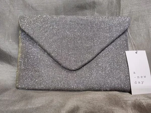 A New Day Responsible Style - Clutch Tasche Silber Multicolor mit goldenem Kettenriemen - Bild 1 von 4