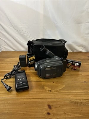 Vtg Panasonic Palmcorder Video PV-L606 VHS-C Comcorder Video Camera VCR - Image 1 of 4
