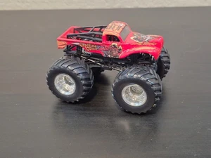 Hot Wheels Monster Jam Captain’s Curse 2007 Freestyle Champion rojo cromo 1:64 - Imagen 1 de 5
