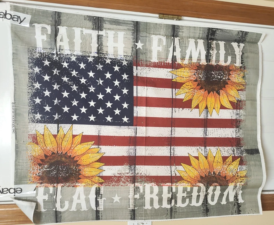 Painel impresso digitalmente bandeira da família Faith por David Textiles btp - Imagem 1 de 1