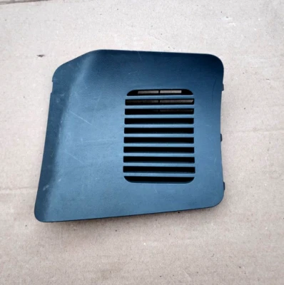 12-15 丰田 PRIUS V Trunk 灯罩面板盖原始设备制造商 R 997A — 第 1/3 张图片