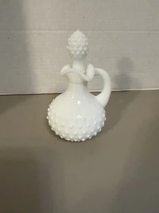 Vintage Avon weiß Hobnail Milchglas "Kruzifix" mit Stopfen 70er Jahre (leer) - Bild 1 von 6