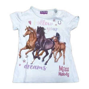 T-Shirt Gr. 116 Miss Melody m. Pferden & Schriftzug "Follow your Dreams" sehr... - Bild 1 von 3