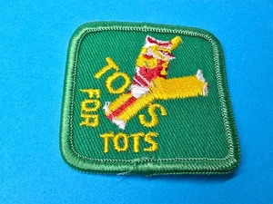 Parche bordado vintage JUGUETES PARA NIÑOS verde 2" coser chaqueta chaleco parche explorador - Imagen 1 de 3