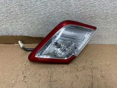 Luz trasera interior del lado derecho del pasajero Toyota Camry Hybrid 2010-2011 OEM U9605 DW Foto 1 de 4