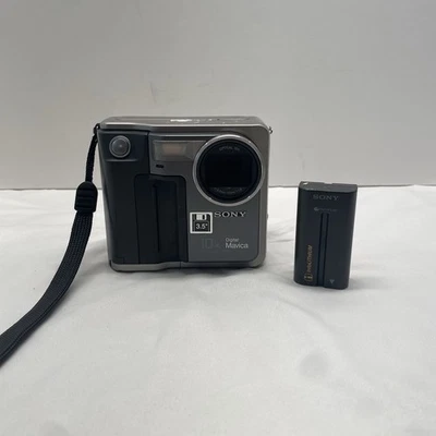 Sony Mavica MVC-FD7 Digital Camera 10x Zoom BATTERY INCLUDED UNTESTED - Image 1 of 4
