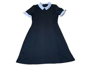 Spirit Halloween Wednesday Addams Gothic Kleid - schwarz mit weißem Kragen Größe M gebraucht, in einwandfreiem Zustand - Bild 1 von 4