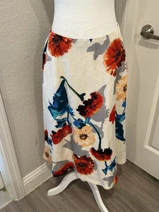 Falda midi floral blanca Banana Republic talla 6 BR para mujer - Imagen 1 de 5