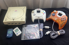 Sega Dreamcast Console Bundle 2 Controllers, 2x VMU, 1x Game Lot - no cords