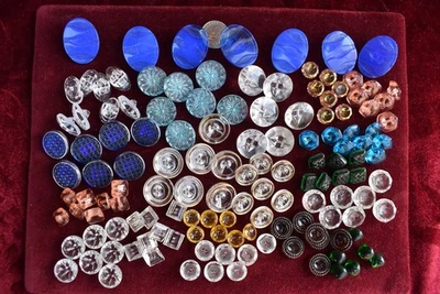 105 pcs LOT CRYSTAL HAND CUT CZECH VINTAGE GLASS BUTTONS 1930´s ART-DECO - Image 1 of 2