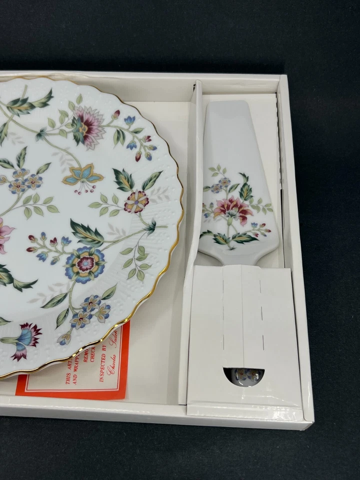 "Plato para pasteles Andrea by Sadek de 10"" con patrón floral de Buckingham para servidor de pasteles a juego" Foto 1 de 4