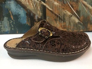 White Mountain Womens Mules Printed Brown Mule Clogs SZ 8.5M Shoes - Picture 1 of 9