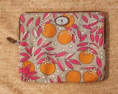 Funda Fossil Llave Por Cremallera Tablet iPad Naranjas y Hojas Fondo Gris Foto 1 de 4