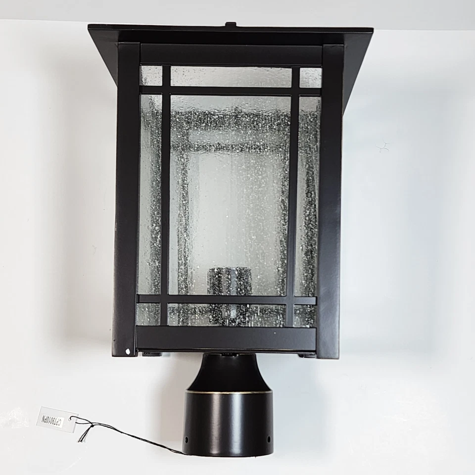 Linterna de poste exterior de bronce palladiano de 1 luz con punta de cedro Quoizel Foto 1 de 4