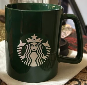 Taza Starbucks verde profundo sólido con logotipo de sirena 2020 - 11 oz - Imagen 1 de 7