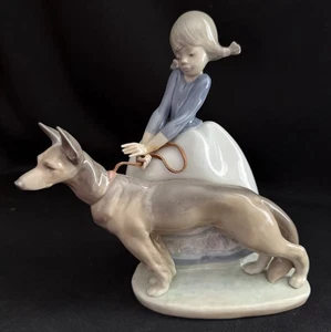 NEUWERTIG! LLADRO 1533 NOT SO FAST GIRL WALKING DEUTSCHER SCHÄFERHUND FIGUR - Bild 1 von 7