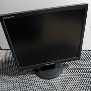 Samsung SyncMaster 710N 15" LCD Monitor Flat Panel Computer Display Screen - Picture 1 of 6