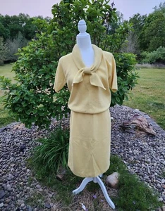 Vintage 40's-50's Sweater & Skirt Suit YELLOW -pinup style-retro-mod Original - Picture 1 of 3
