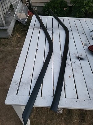 66 Buick Riviera Gs 2 puertas ventana trasera techo adorno molduras OEM negro Foto 1 de 4