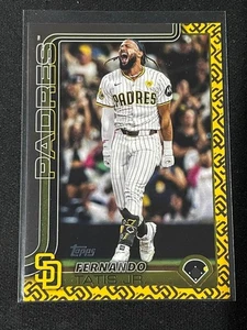 Fernando Tatis Jr. 2025 Topps Series 2 Team Logo SP #600 Padres - Bild 1 von 1