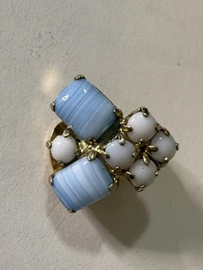 Vintage LaRel Blue Moonglow Glass & White Milk Glass Clip-On Earring Retro - Picture 1 of 9