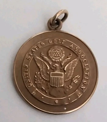 Colgante de oro de 14 quilates de la Asociación de Golf de Estados Unidos de 5 gramos Foto 1 de 2