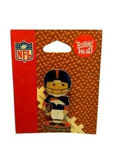 Denver Broncos NFL Cabeza Bobble Solapa Pin Aminco Sombrero Cordón Pin Jugador de Fútbol Americano - Imagen 1 de 4