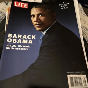 PRESIDENT BARACK OBAMA TURNS 60 special edition Magazine T-465 - Picture 1 of 4