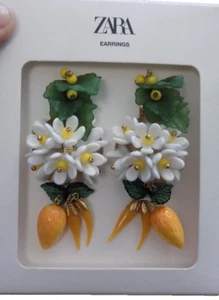 ZARA New WOMAN Resin FLOWER EARRINGS w CHARMS WHITE GREEN YELLOW 3D Adorable! - Picture 1 of 7