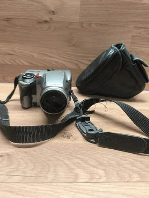 Olympus C-1000L Vintage 1997 TTL Digital SLR Camera 0.8MP  with 2MB Card #659 - Image 1 of 4