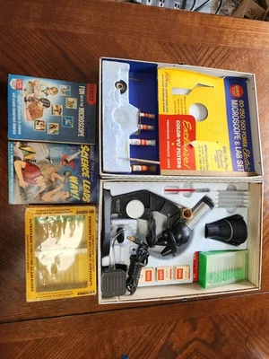 Juego de laboratorio de microscopio Gilbert vintage estuche de metal años 60 juguete para niños y kit de diapositivas adicionales Foto 1 de 4