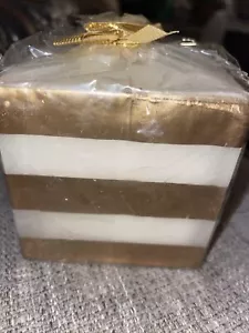 golden striped candle - Picture 1 of 4