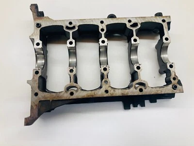 CARCASA DEL CIGÜEÑAL DEL MOTOR PARA KIA SPORTAGE MK3 1.7 CRDI DIÉSEL D4FD 2013 GENUINO Foto 1 de 4