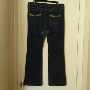 Hermosos pantalones de mezclilla para mujer White House Black Market Blanc con pierna corta talla 14R - Imagen 1 de 6