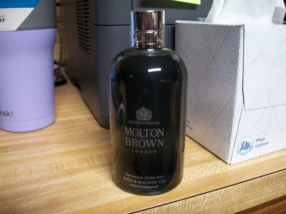 Molton Brown Geranium Nefertum Bath & Shower GEL 2h3