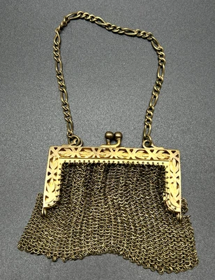 Vintage old Victorian Gold Tone Mesh Flapper Chain Maille Coin Purse - Image 1 of 4