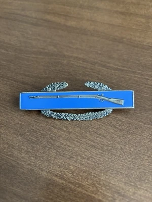 Винтажная 3-дюймовая винтажная серебряная булавка армии США времен Второй мировой войны боевой пехотный значок - Изображение 1 из 4