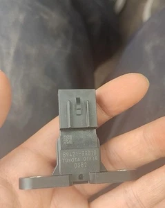 Toyota OEM Vacuum Sensor 89421-33010 for Camry, Avalon, RAV4 - Picture 1 of 6