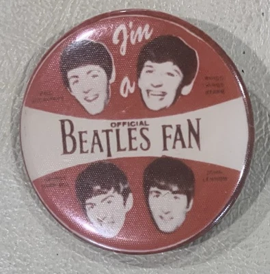 Vintage BEATLES I’m A Beatles Fan 1.75” Botón Pin Insignia Años 60’s Foto 1 de 2
