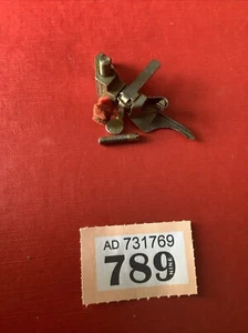 CUSTODIA BOBINA PER MACCHINA DA CUCIRE VINTAGE SINGER 99K MECCANISMO DI MANTENIMENTO DELLA POSIZIONE, 789 - Foto 1 di 6