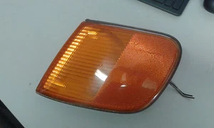 Señal de giro frontal izquierdo AUDI 100 FABRICANTE DE EQUIPOS ORIGINALES 92 93 94 - Imagen 1 de 1