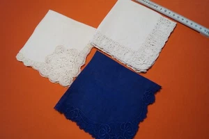 3 Spitzen-Einstecktücher 2 weiß 1dunkelblau14x14 handmade Neu vintage - Bild 1 von 5