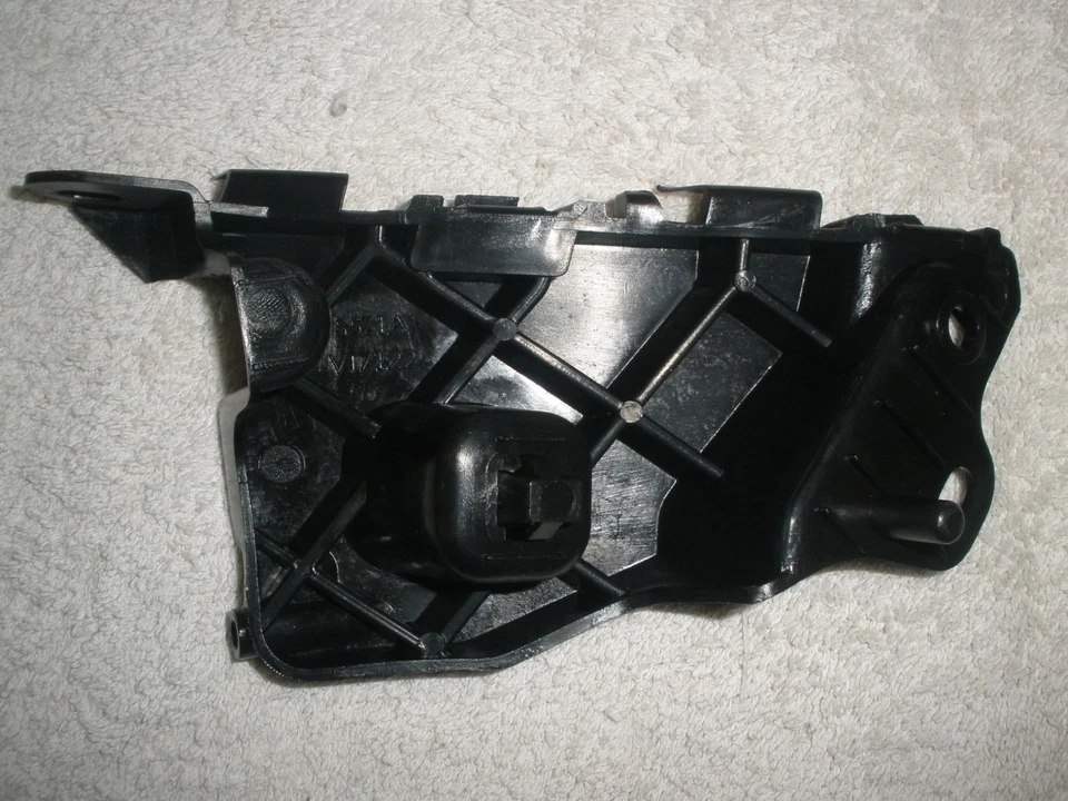 Bracket B/Bar Rhf ER2Z17D958AE For Ford