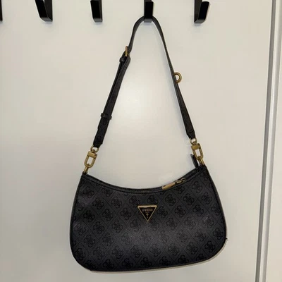 GUESS Noelle Quattro G Shoulder Bag Latte Logo Pre-Owned Small - Image 1 of 4