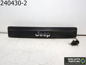 Jeep Commander 2007 fabricante de equipos originales 4,7 L acabado de tapa de maletero adorno panel moldura de tira - Imagen 1 de 7