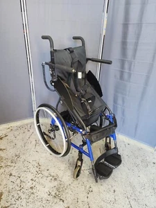 LEVO LAE Standing Manual Wheelchair WITH Power Standing Feature 16" - Picture 1 of 11