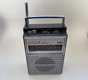 AIWA FM-AM 2 Band Transistor Pocket Radio Portable Radio Receiver circa 1975 - Picture 1 of 11